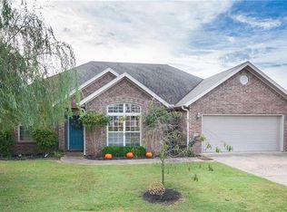 703 Grant Ave, Prairie Grove, AR 72753