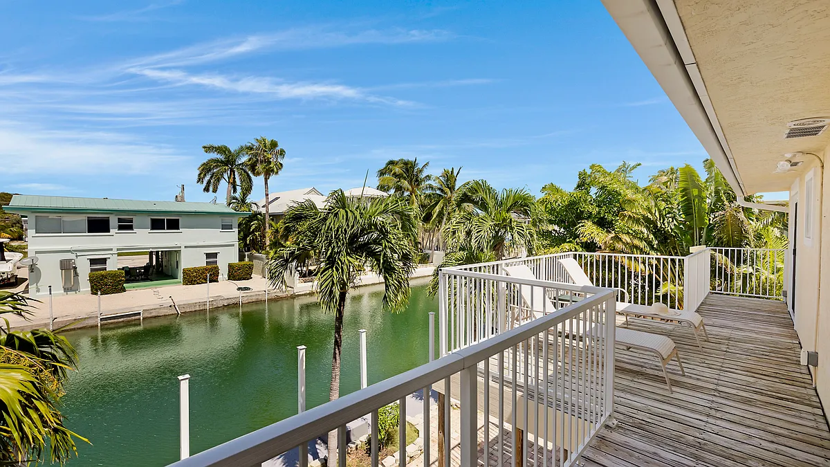 Building Photo - 381 Caribbean Dr E