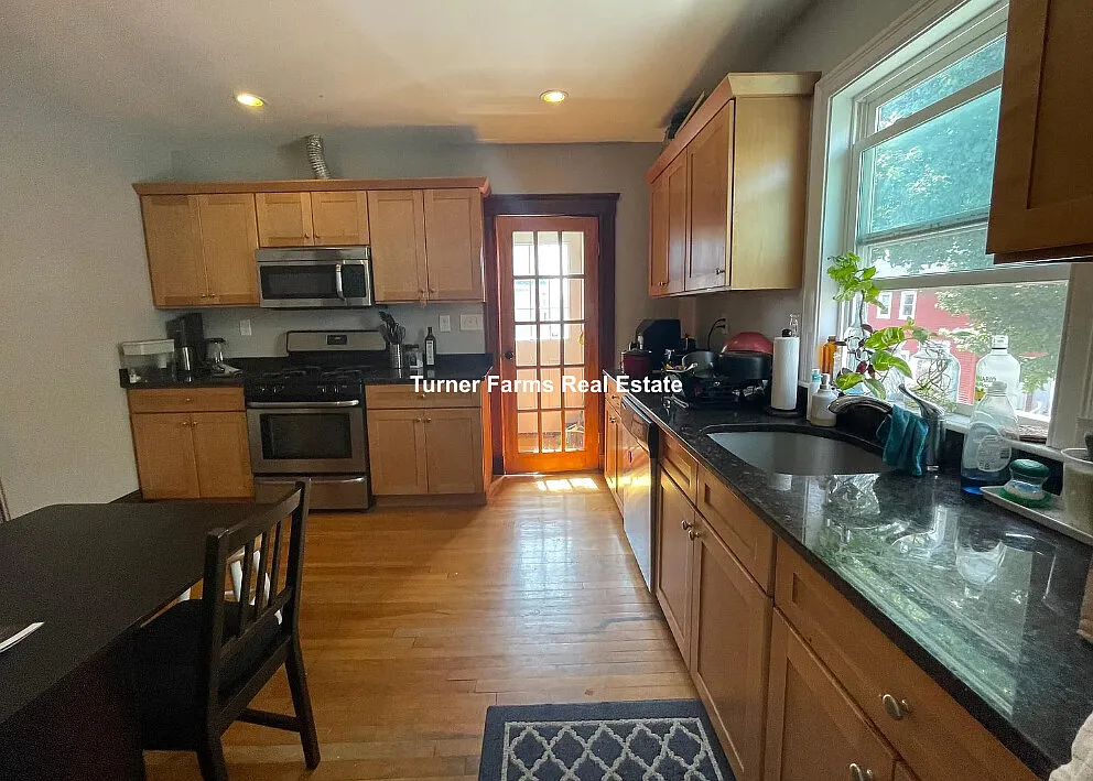 6 bed, 9999 sqft, $8,125 — Photo 4