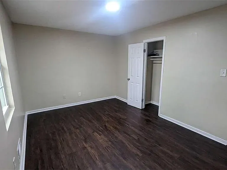 109 Quincy Ave — Photo 2