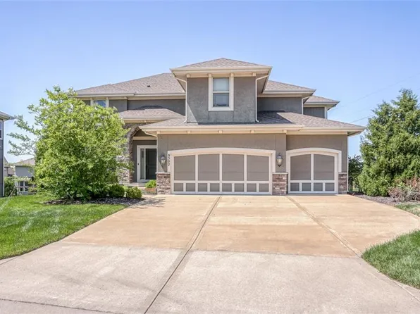 9502 W 164th Ct, Overland Park, KS 66085