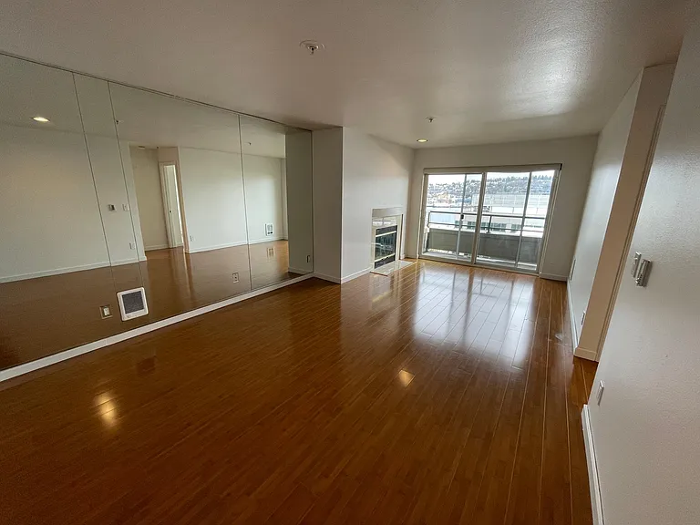 1504 Aurora Ave N #307 — Photo 3