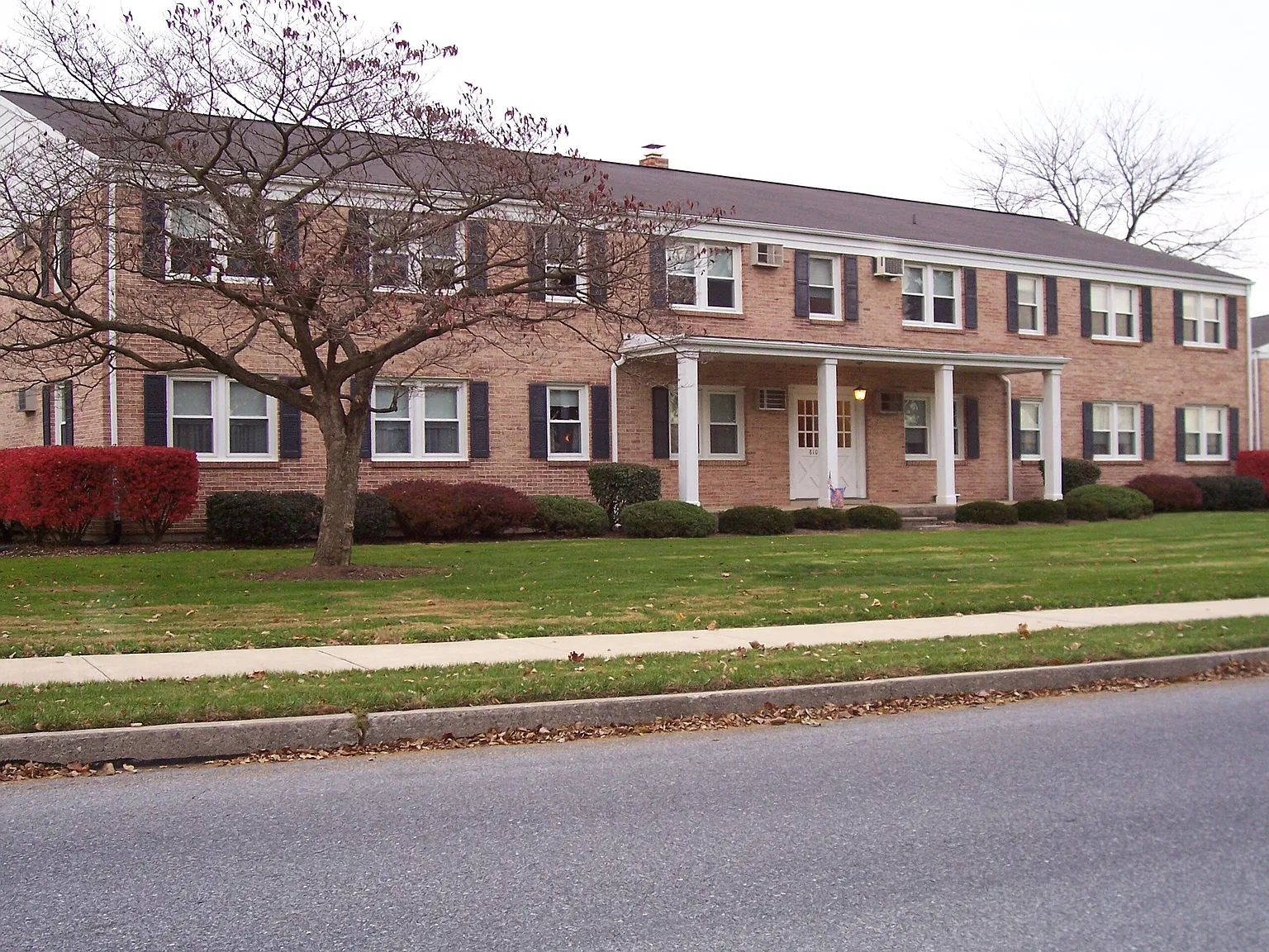 Londonderry Apartments — Photo 4