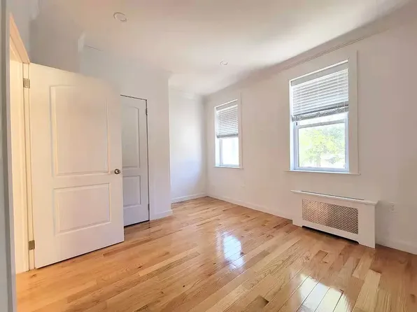 33-60 10th Street image 2 of 13