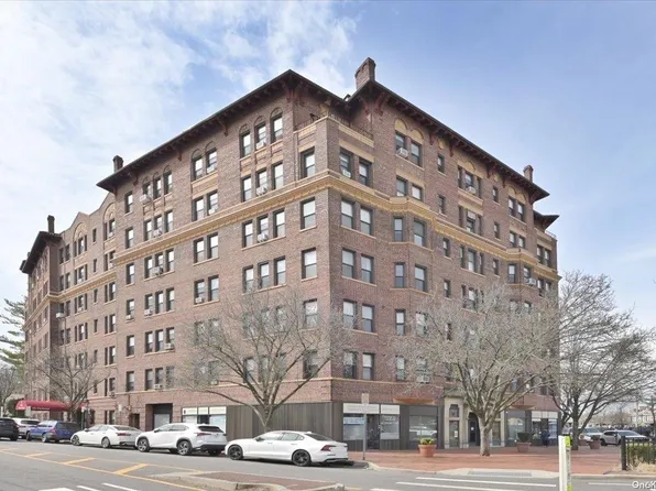 8 Barstow Road #5K, Great Neck, NY 11021