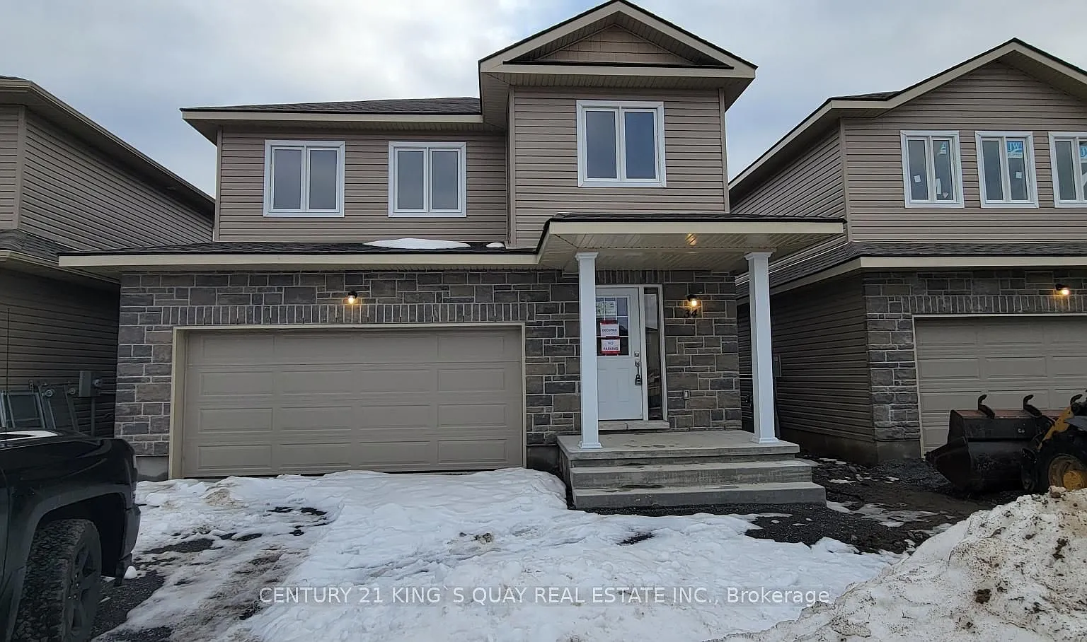 4 bed, $3,000 — Photo 1