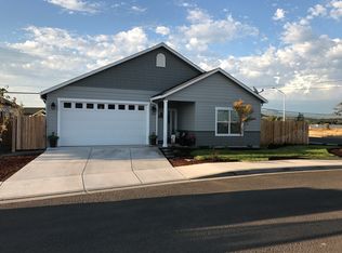 102 Greenview Dr, Eagle Point, OR