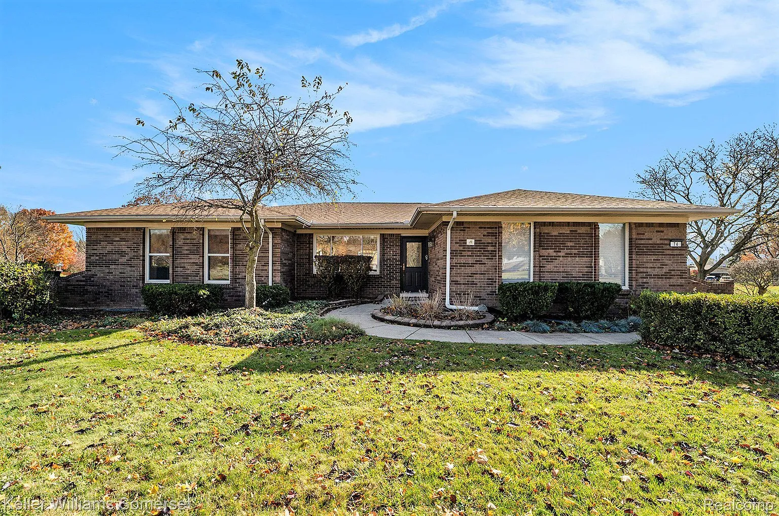 74 Hampshire Dr photo 1