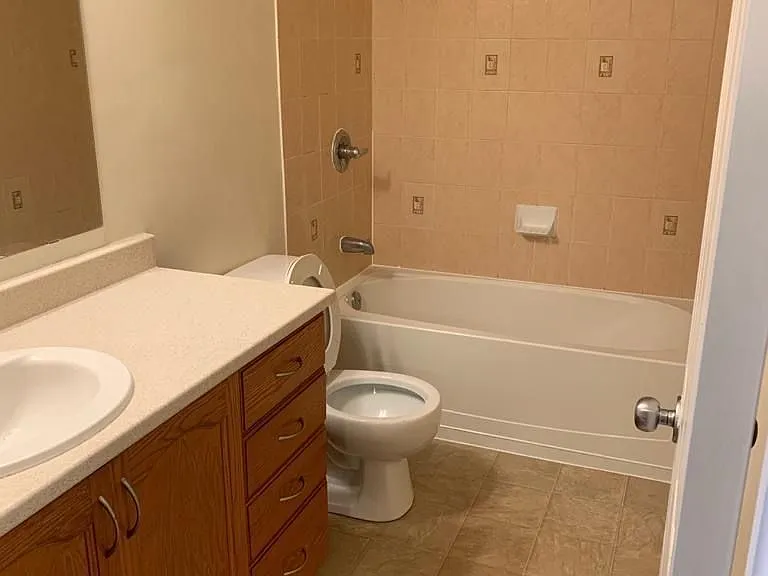 90 Brady Ave — Photo 9