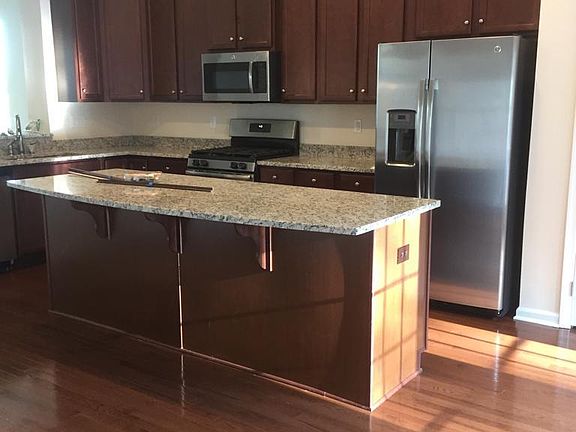 Island kitchen with breakfast bar