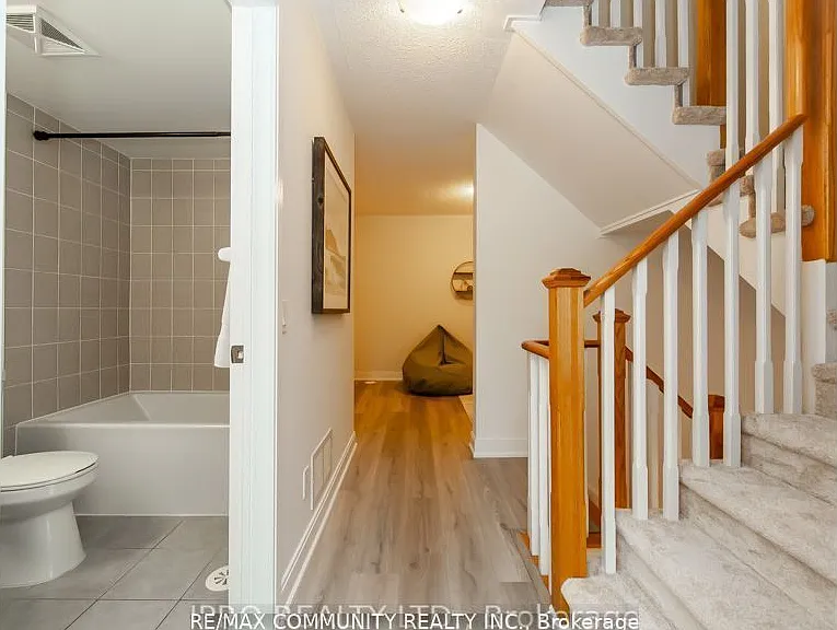 315 Village Green Sq #Townhouse 51 — Photo 16