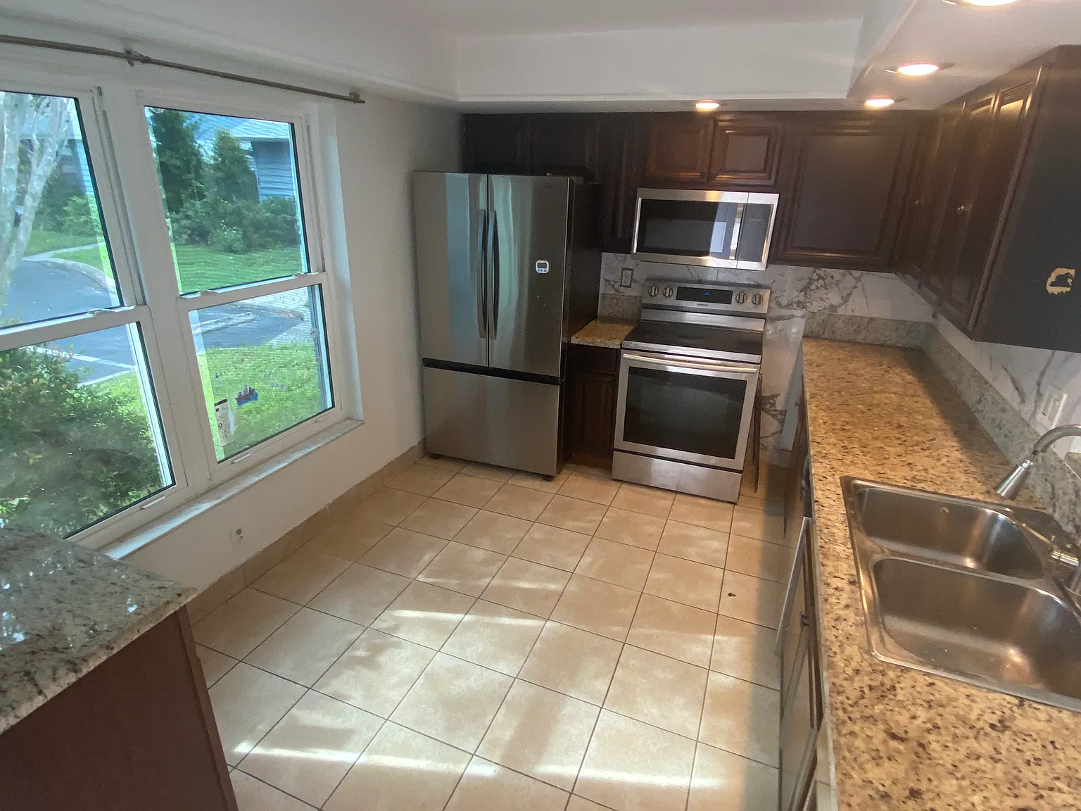 2 bed, 1296 sqft, $2,095 — Photo 4