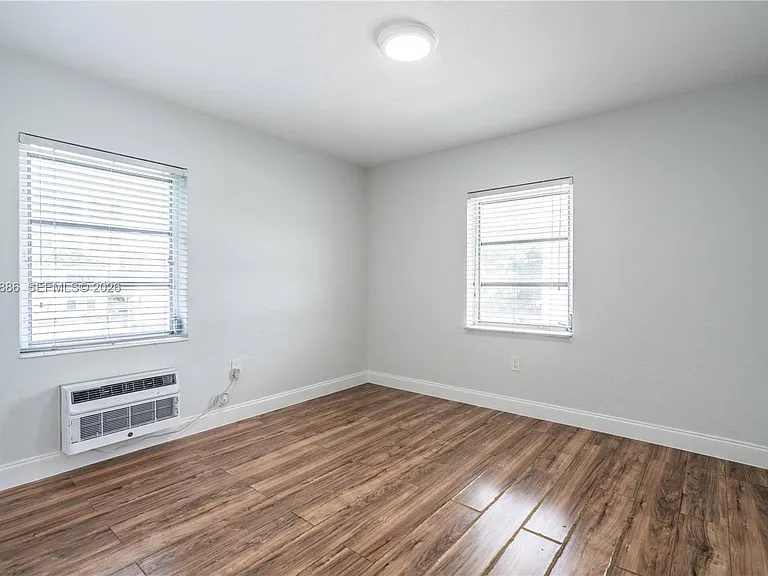 433 NE 82nd St #11 — Photo 10
