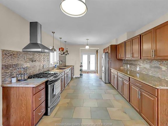 5th image of 235 Lakeside Dr