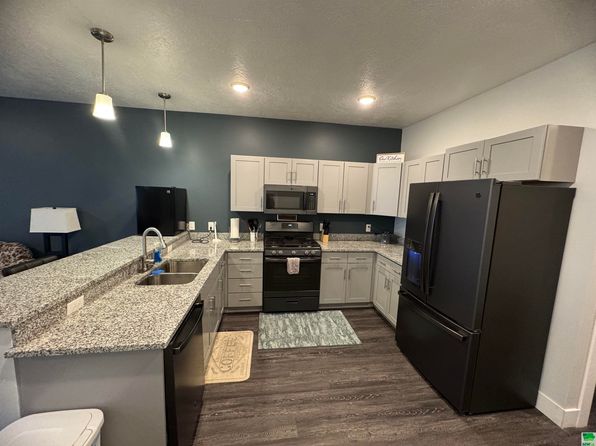 201 Sunrise Park Rd #116, Storm Lake, IA 50588