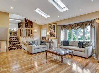 8 Sullivan Dr, Jericho, NY 11753