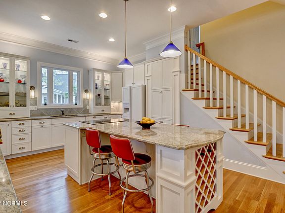 5th image of 1112 Liliflora Ln