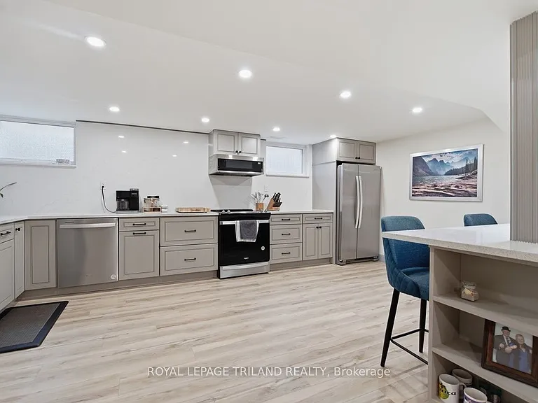 27 Aldborough Ave — Photo 12