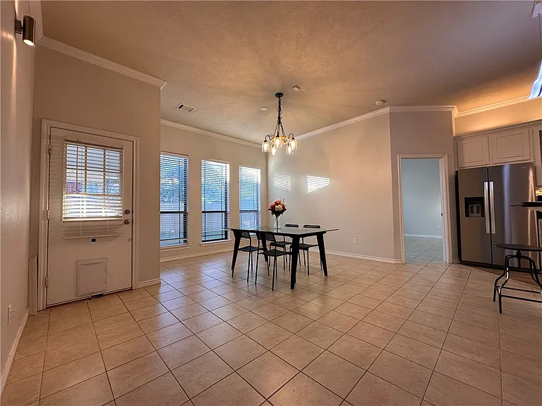 913 Delrey Dr — Photo 17