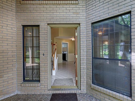 3rd image of 3519 Country Club Blvd