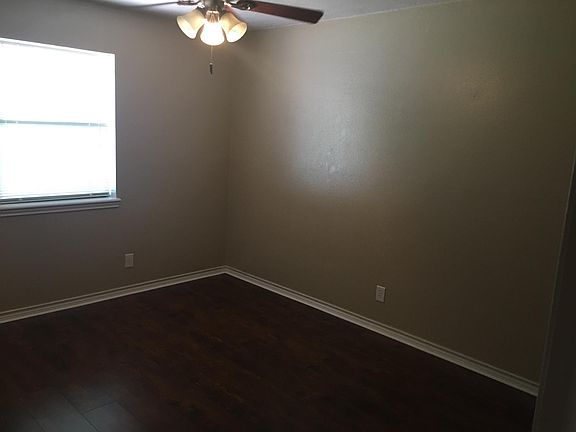 5th image of 3012 El Camino St