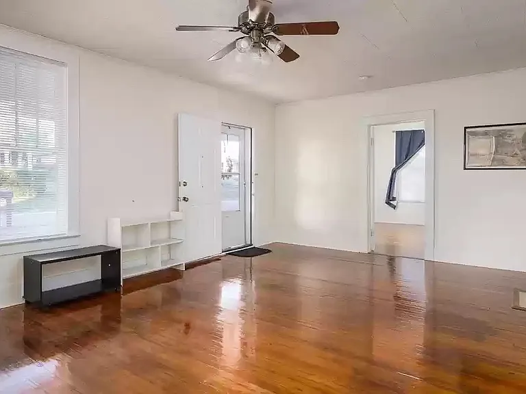 135 Gilbert Ct — Photo 5