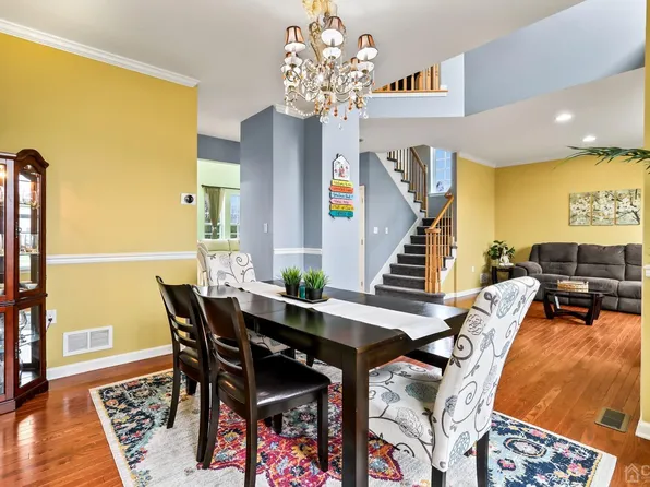 73 Violet Ct, Monroe Township, NJ 08831