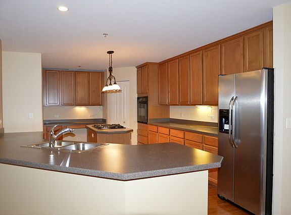 4th image of 10 N Lake St APT 422