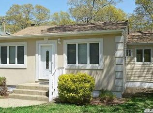 71 Wendy Dr, Farmingville, NY 11738