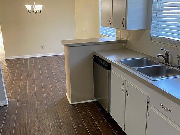 4th image of 803 HASELTON STREET