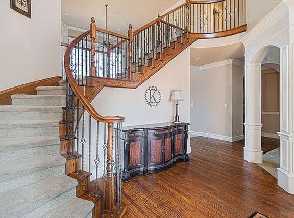 3rd image of 580 Saddlebrook Dr