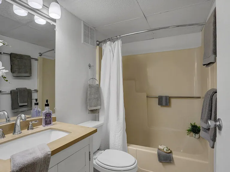1 Bedroom Upstairs Apartments