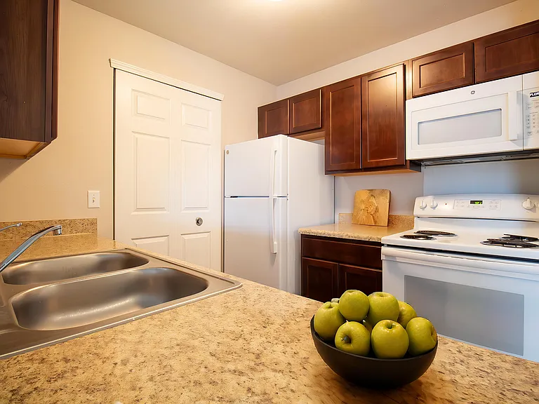 Silver Creek Apartments — Photo 9