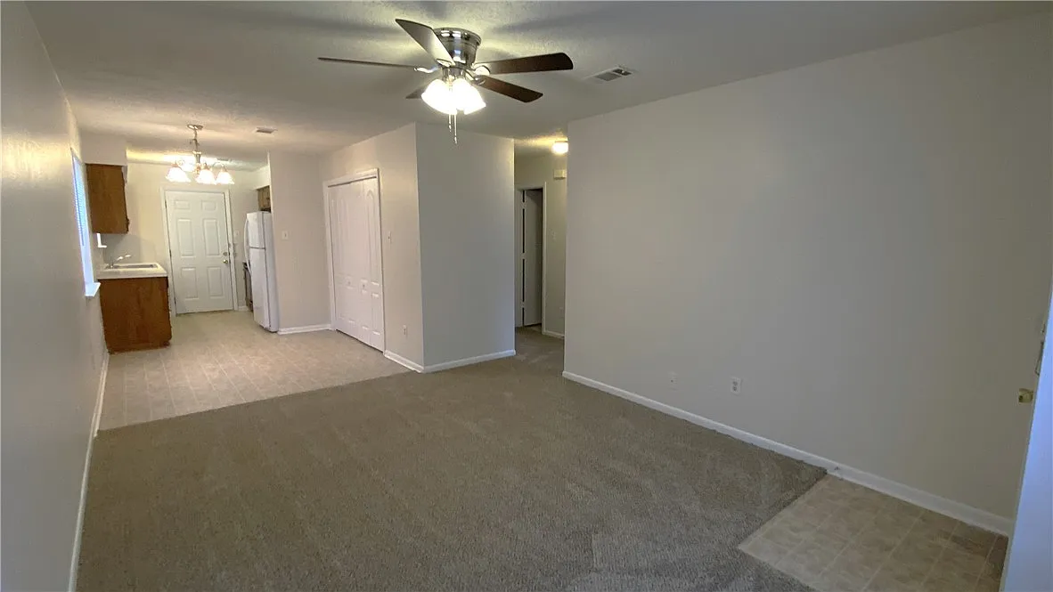 2 bed, 1.0 bath, 858 sqft, $975 — Photo 3