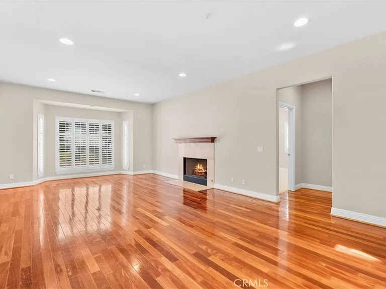 540 W 25th St — Photo 4