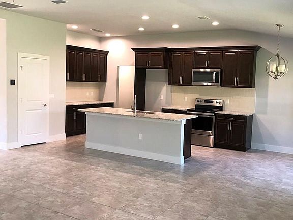 3rd image of 17 Farmdale Ln