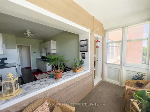 824 Brant St #25, Burlington, ON L7R 2J5