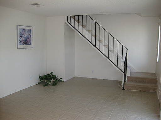 4th image of 2602 Fairmont Ln