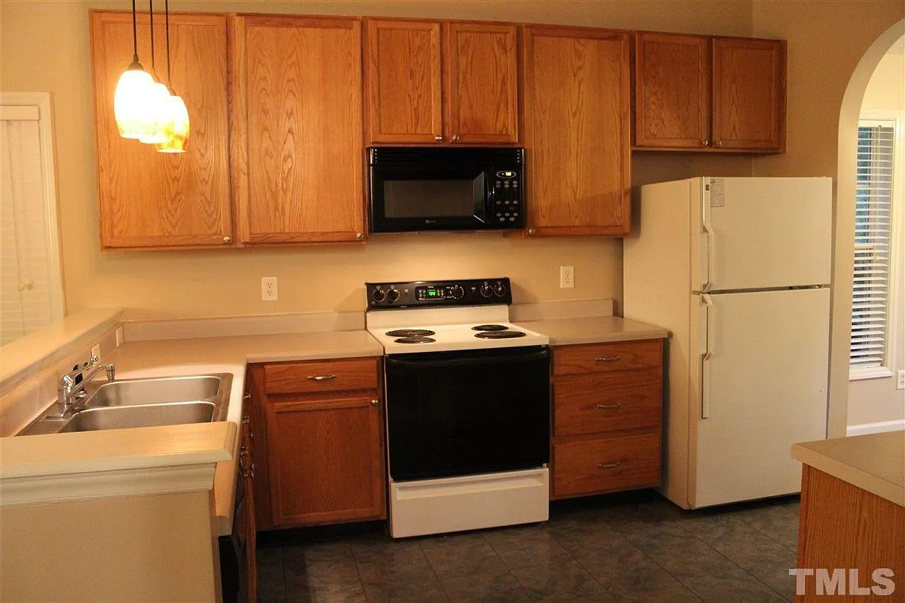 504 Town Crier Ct — Photo 4