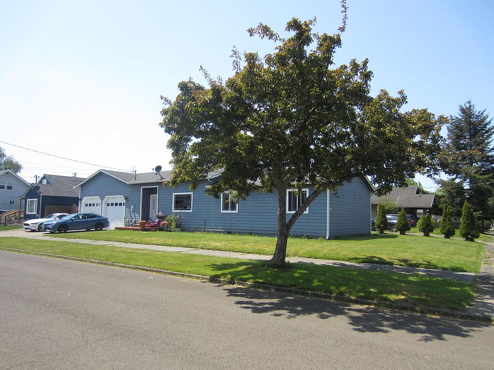2nd image of 2215 7th St