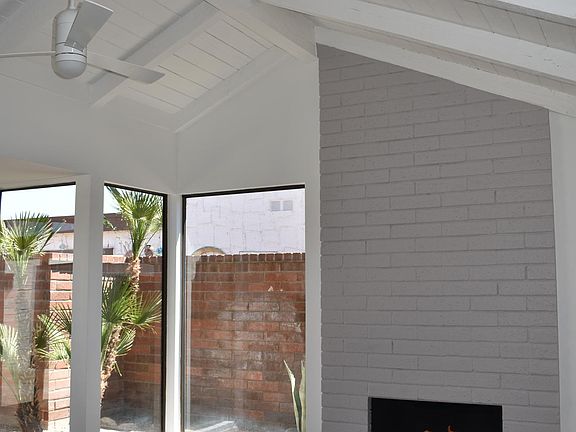 Ceiling fan in living room