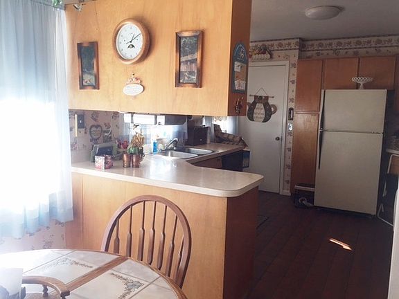 4th image of 63 Highland Ave