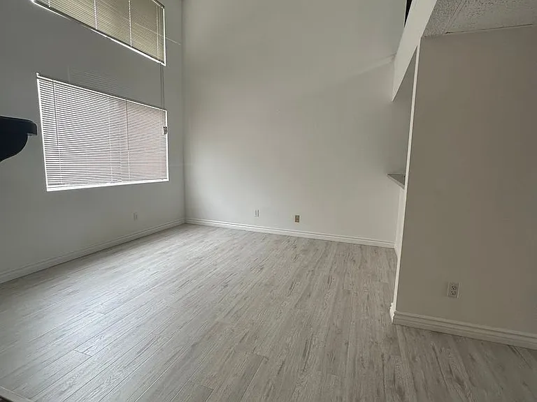 10135 Hillhaven Ave — Photo 6