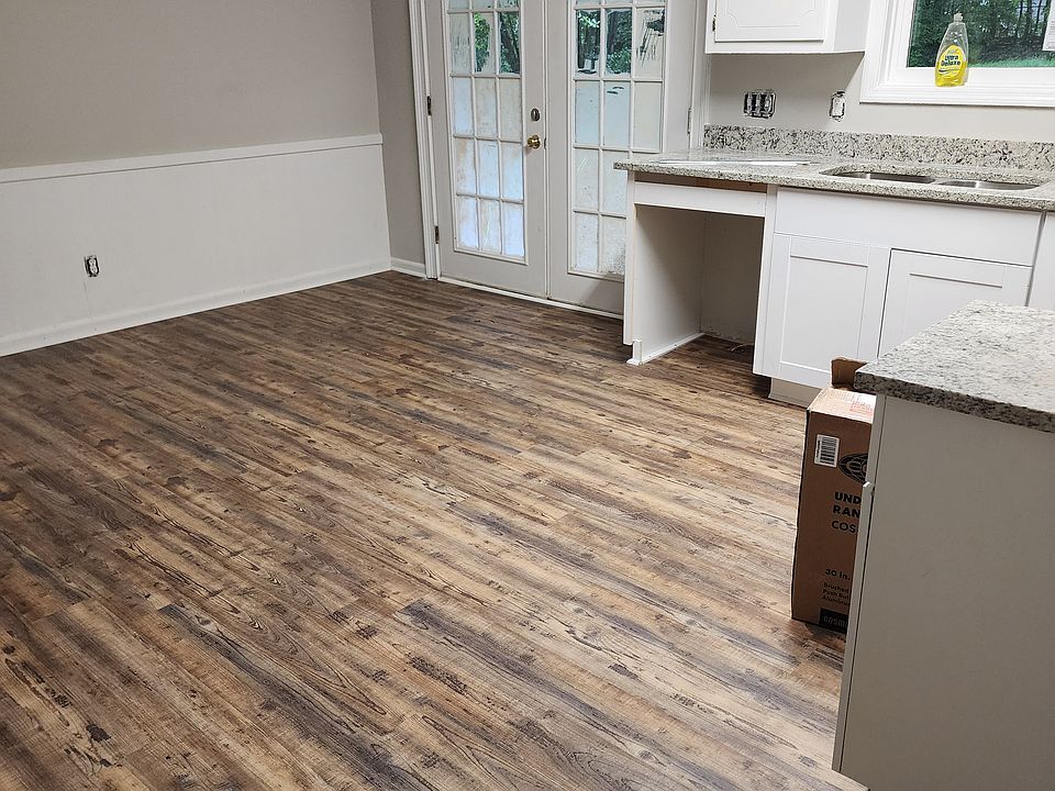 2nd image of 3807 Lyn Dr