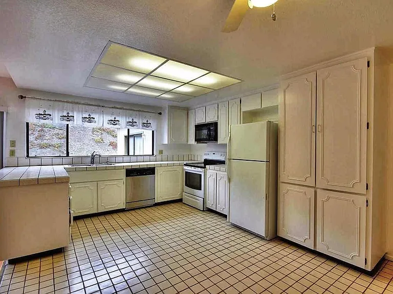 221 San Marin Dr — Photo 8