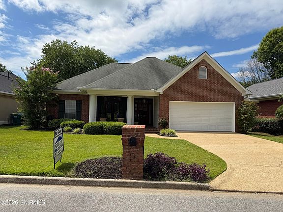 2nd image of 440 Saddlebrook Dr