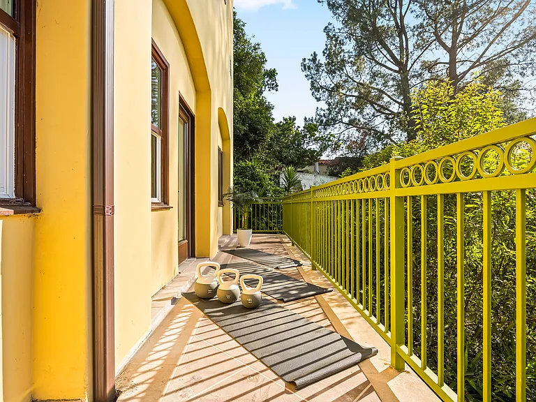 Hollyridge Dr — Photo 10