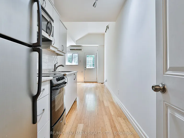559 Parliament St #1 — Photo 2