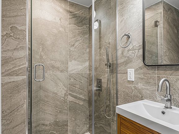 3rd image of 255 W 15th St APT 6