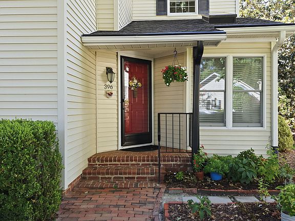2nd image of 396 Lyndfield Close